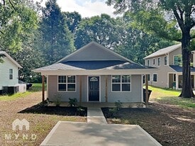1109 Old Charlotte Rd in Statesville, NC - Building Photo