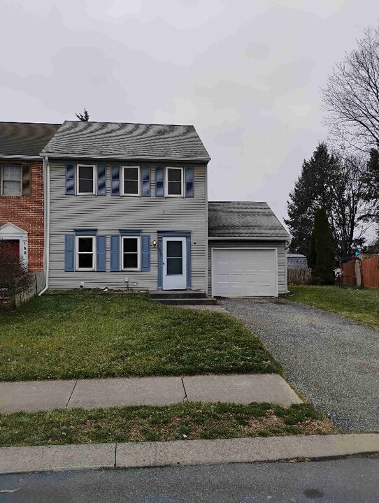 154 Sherfield Ct in Elizabethtown, PA - Building Photo