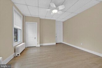 2203 Edmondson Ave in Catonsville, MD - Foto de edificio - Building Photo