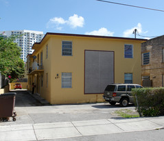 451 SW 3rd St Apartments