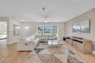 4901 W Park Rd in Hollywood, FL - Building Photo - Building Photo