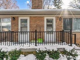 822 Edgewood Pl, Unit 822 in Ann Arbor, MI - Building Photo