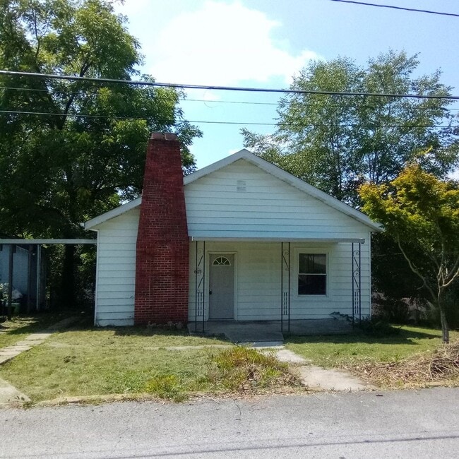 property at 609 W 2nd St
