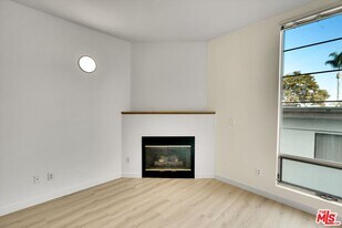 11960 Iowa Ave in Los Angeles, CA - Building Photo