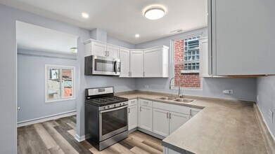 1702 W Superior St, Unit 2nd in Chicago, IL - Building Photo - Building Photo