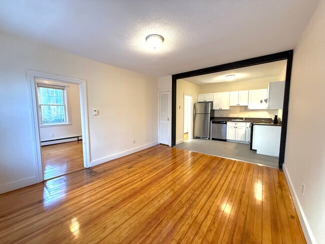 19 Roberts St, Unit 1A in Brookline, MA - Building Photo - Building Photo