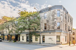 1910 Notre-Dame Rue O in Montréal, QC - Building Photo