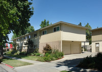 Saratoga Grove Apartments in San Jose, CA - Foto de edificio - Building Photo