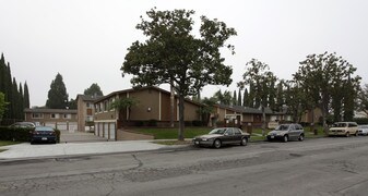 Cinnamon Creek Apartments in Anaheim, CA - Building Photo