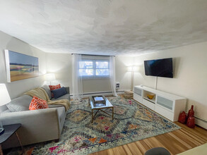 79 Chestnut St, Unit 1B in Brookline, MA - Foto de edificio - Building Photo