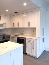 301 Sunrise Dr in Key Biscayne, FL - Building Photo - Building Photo