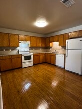 409 Topeka Ct, Unit #B in Nolanville, TX - Foto de edificio - Building Photo