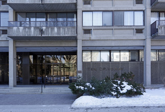 Ten Driveway Apartments in Ottawa, ON - Building Photo - Building Photo