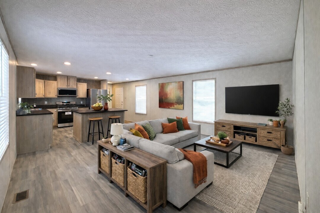 29773 W Deerfield Ct in Chesterfield, MI - Foto de edificio