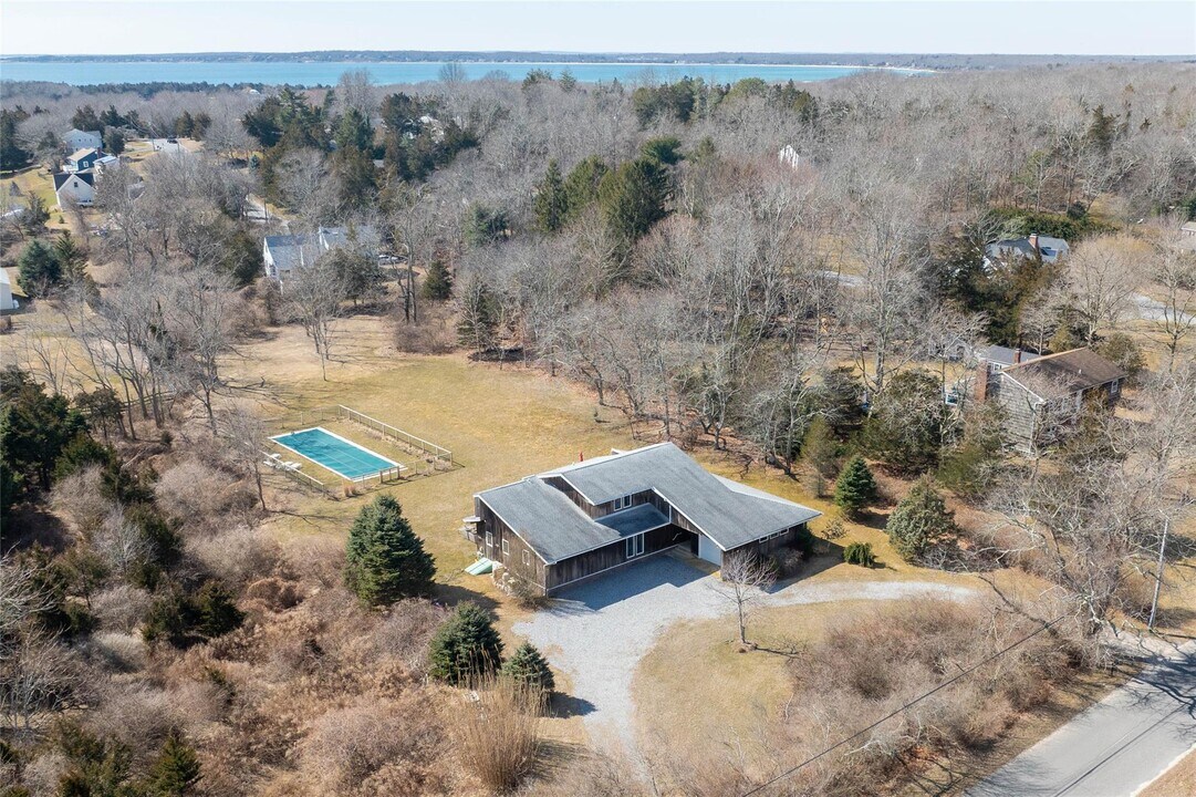 2160 N Bayview Rd Ext in Southold, NY - Building Photo