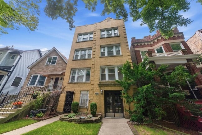 property at 3630 N Bosworth Ave