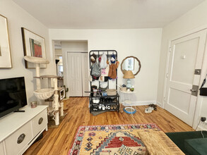 838 W Cornelia Ave, Unit 1 in Chicago, IL - Building Photo - Building Photo