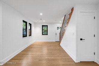 516 River Rd in Fair Haven, NJ - Building Photo - Building Photo