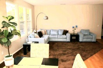 2021 Pleasant Waters Ct in Spring Valley, CA - Building Photo - Building Photo