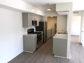 The Edge at Oakland Apartments - Auburn Hills