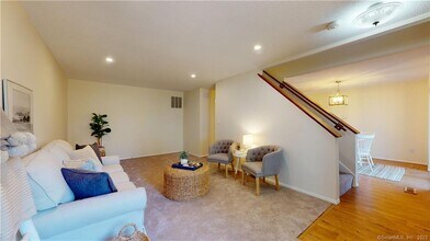 114 Cottonwood Rd in Newington, CT - Building Photo - Building Photo
