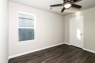 5122 Hector Gustavo Dr in Rosharon, TX - Building Photo - Building Photo