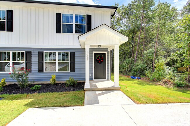 109 S Adams St in Taylors, SC - Building Photo - Building Photo