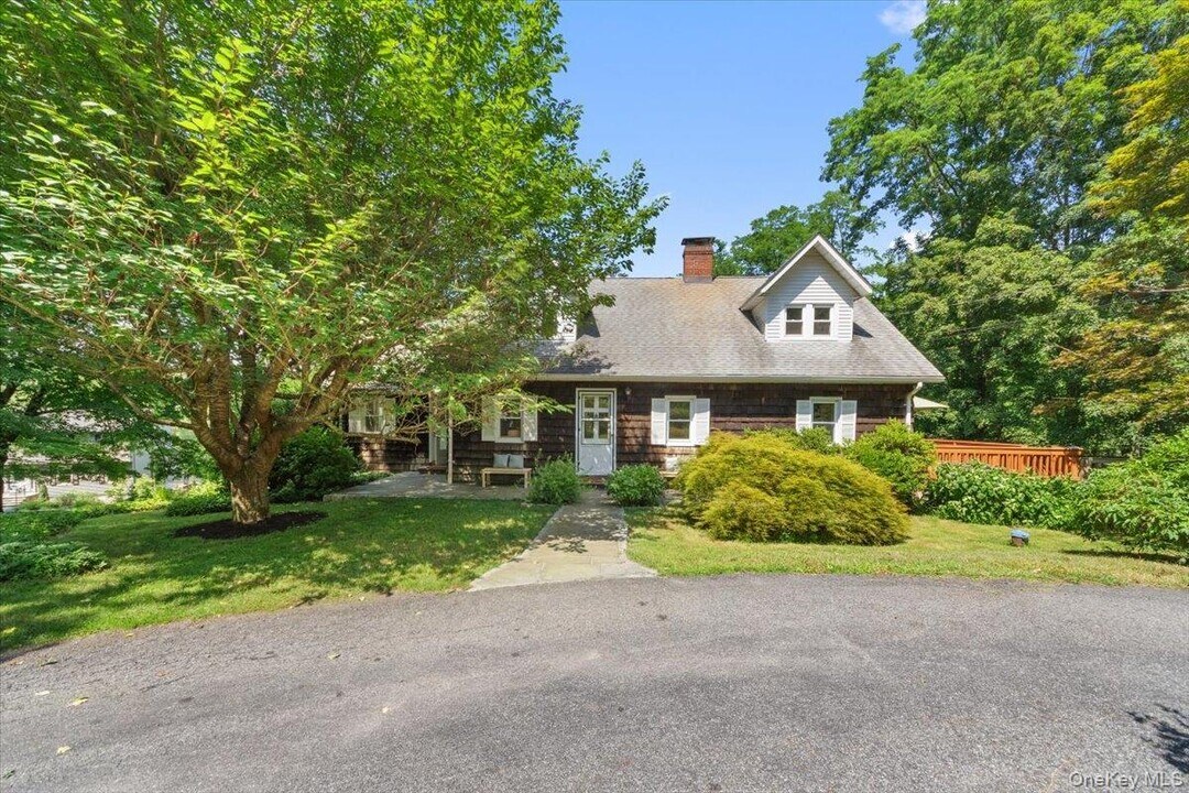 157 NY-100 in Katonah, NY - Building Photo