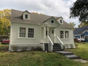 1803 Ave P in Huntsville, TX - Building Photo - Building Photo