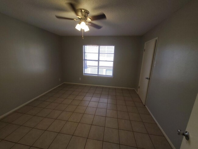 911 Vance Jackson Rd in San Antonio, TX - Foto de edificio - Building Photo