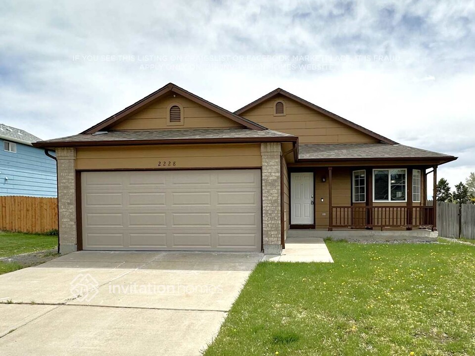 2228 Clancy Ct in Brighton, CO - Foto de edificio