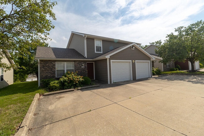 3308 E St Charles Rd in Columbia, MO - Building Photo - Building Photo