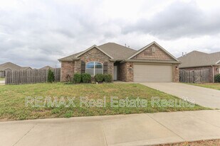 4494 W Wales Dr in Fayetteville, AR - Building Photo