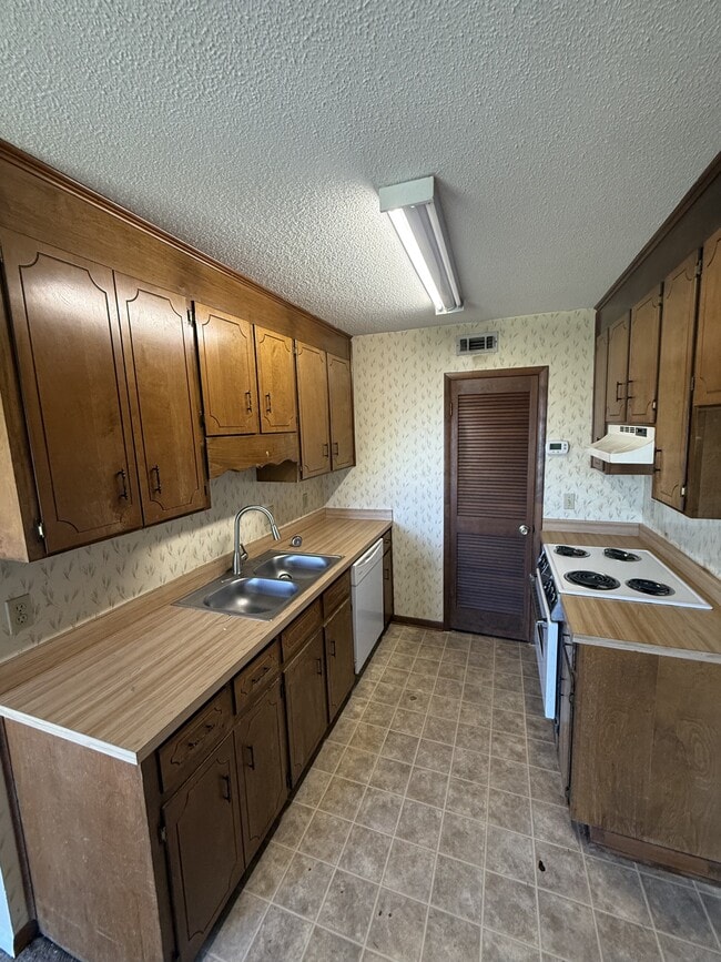 80 Fannie Morris Dr in Daleville, AL - Building Photo - Building Photo