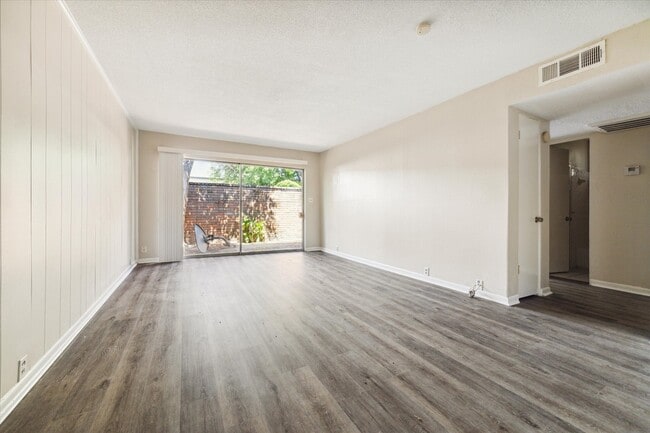 3259 Branard St in Houston, TX - Building Photo - Building Photo