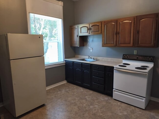 property at 424 W 8th St