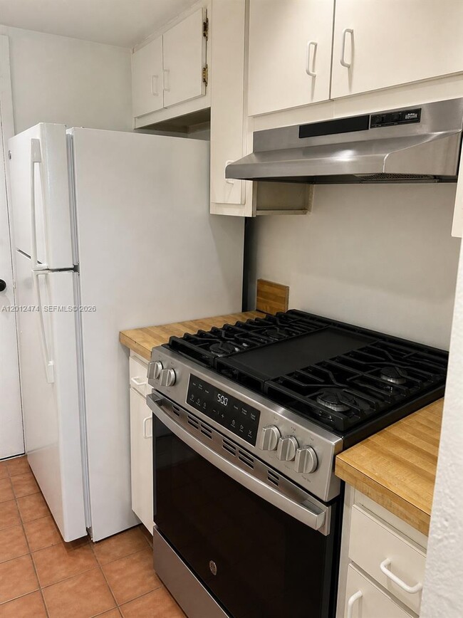 property at 1205 Mariposa Ave