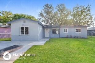 2141 23rd St SW in Largo, FL - Building Photo