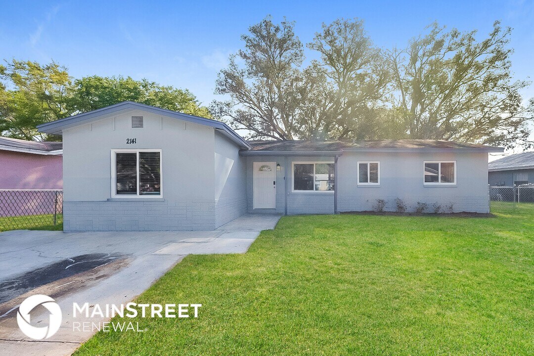 2141 23rd St SW in Largo, FL - Foto de edificio