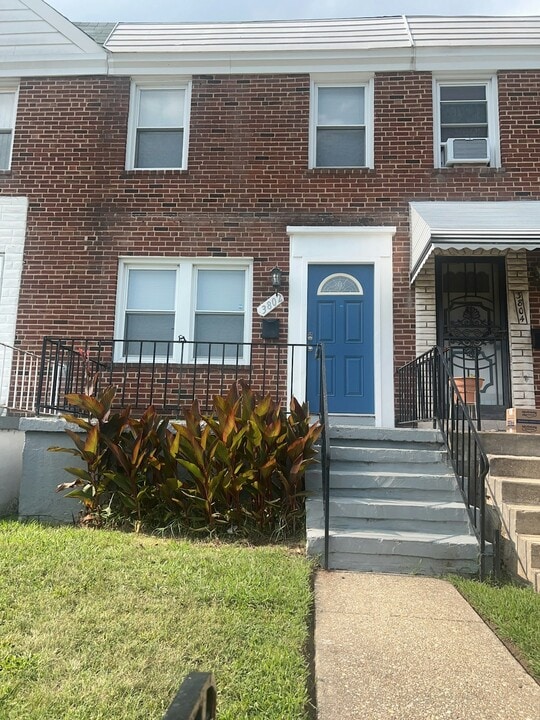 3802 Lyndale Ave in Baltimore, MD - Building Photo