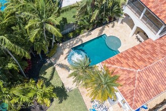 537 NE 13th Ave in Fort Lauderdale, FL - Building Photo - Building Photo