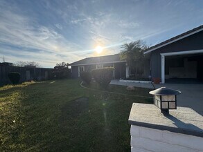 4104 Los Osos St in Bakersfield, CA - Building Photo - Building Photo