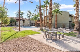 200 Bel Port Dr in Las Vegas, NV - Building Photo - Building Photo