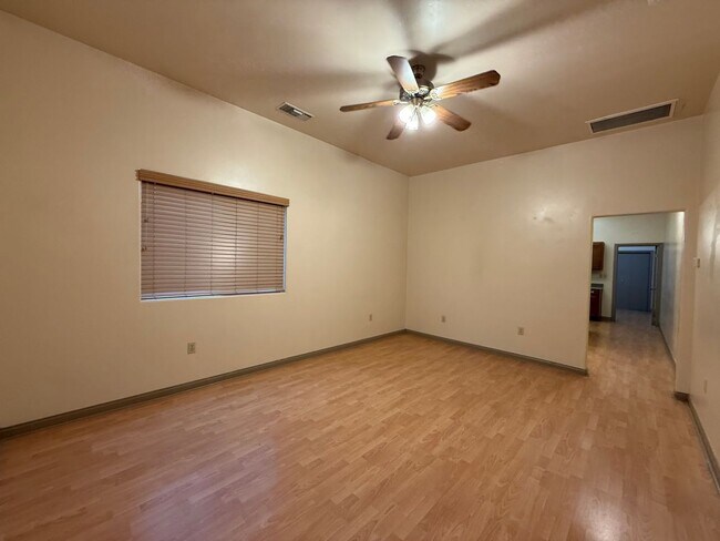 522 Center St in Taft, CA - Building Photo - Building Photo