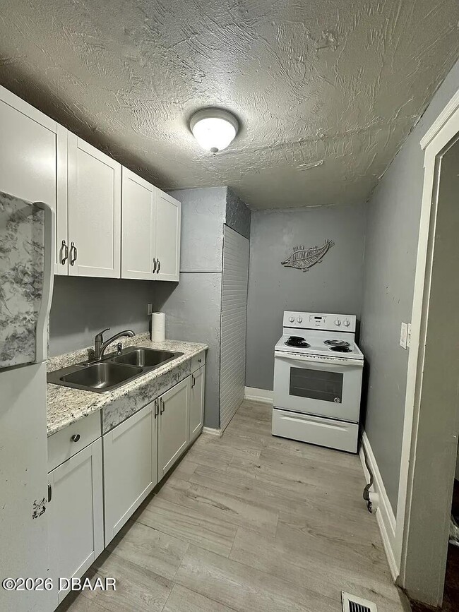 827 N Oleander Ave in Daytona Beach, FL - Building Photo - Building Photo