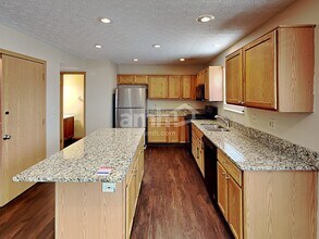 472 Greenhill Dr in Groveport, OH - Foto de edificio - Building Photo