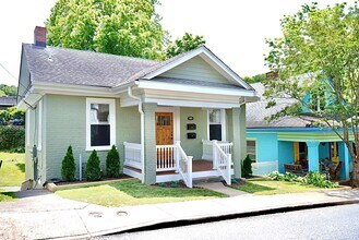 406 Hedge St in Charlottesville, VA - Building Photo - Building Photo