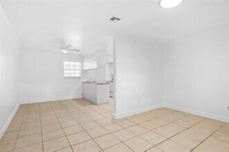 1017 NE 23rd Dr, Unit 1 in Wilton Manors, FL - Building Photo - Building Photo