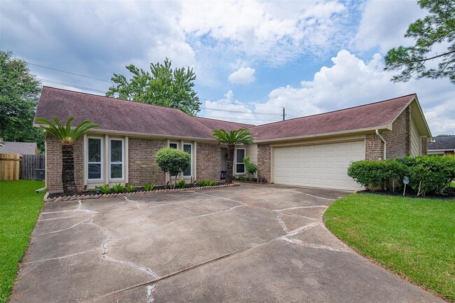 property at 2838 Colony Dr