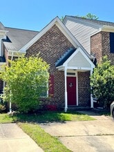 712 S Lake Cir in Chesapeake, VA - Building Photo - Building Photo